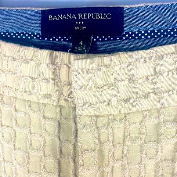 Banana Republic Women’s, Size 4, Khaki, Avery, Textured pants - Picture 3 of 5